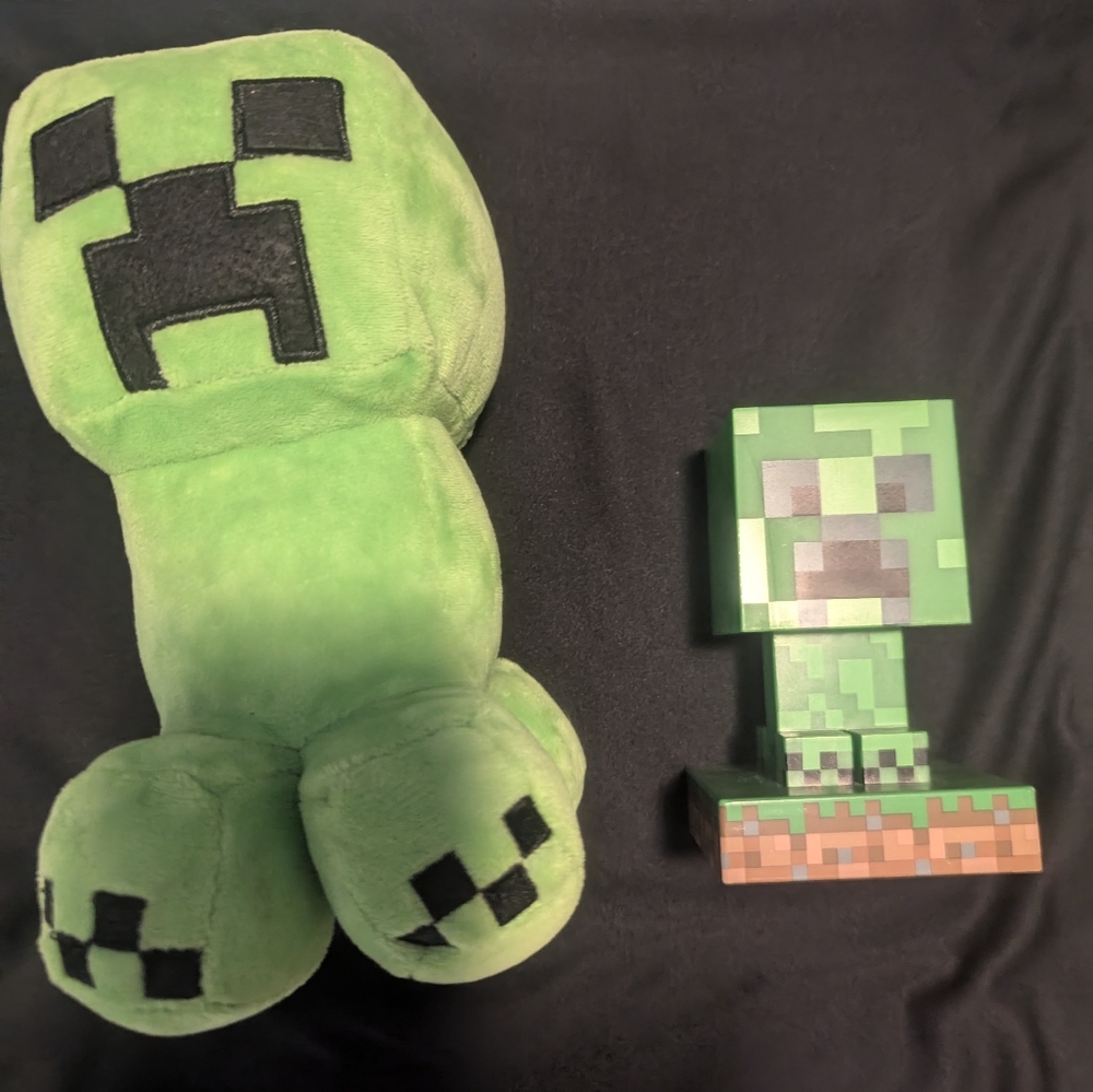 Minecraft creeper night lamp and plush